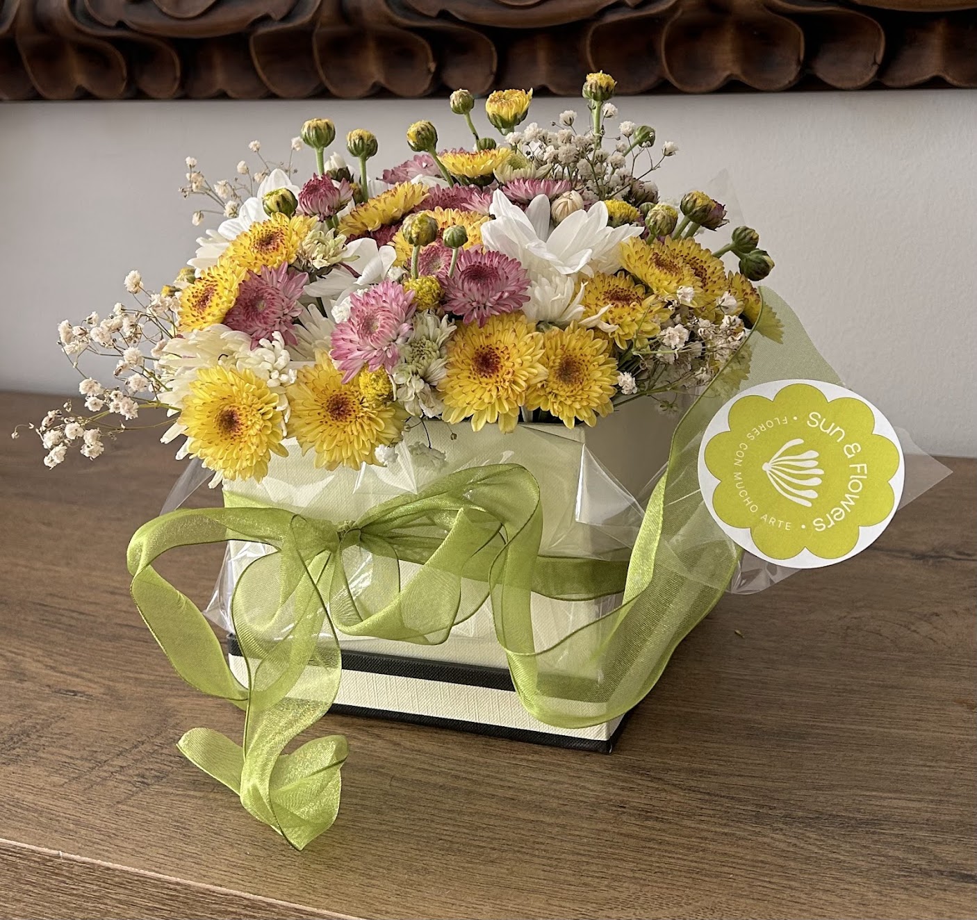 CAJA DE FLORES VARIADAS M